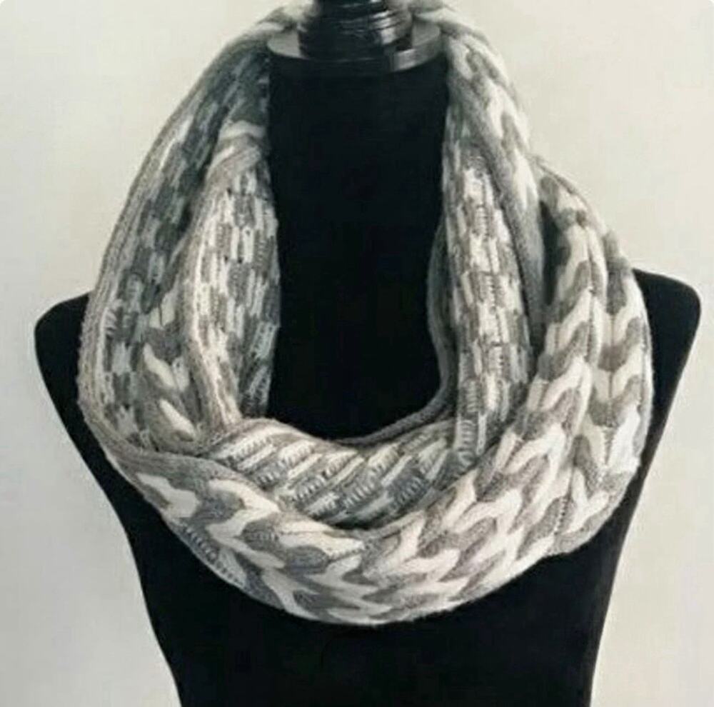 Michael Kors Women’s Gray & White Chevron Knit Infinity Scarf w/ Logo Accent